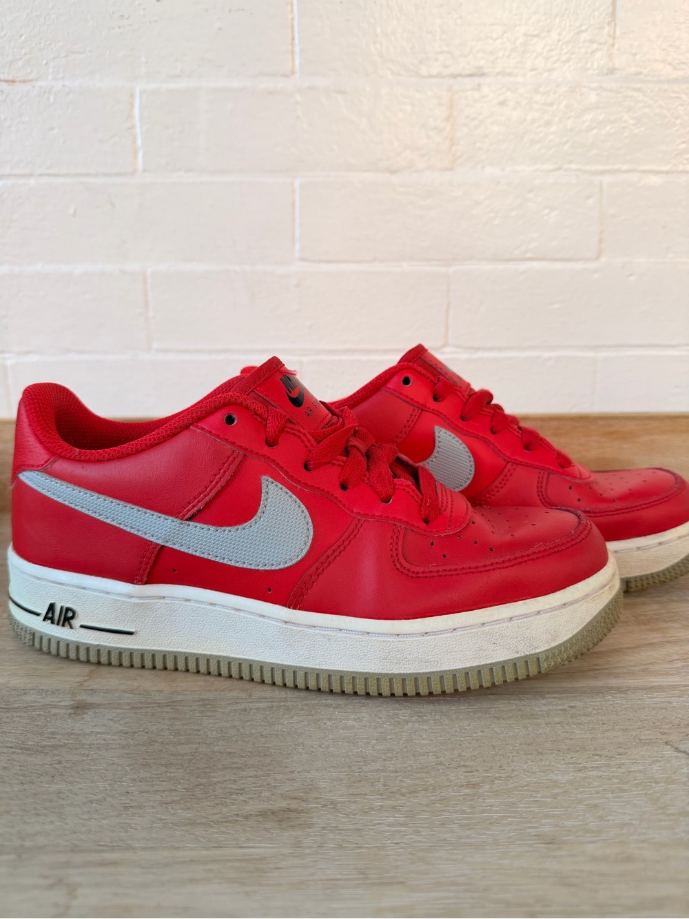 Nike Air Force 1 Low US 5Y Red Gray Leather Sneakers Pre-Owned DJ4617-600
